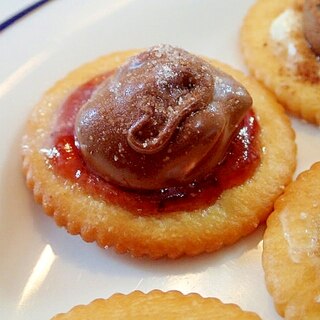 苺ジャムとブロックピーナツチョコの焼きリッツ